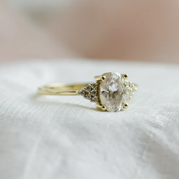 Luxury engagement ring with moissanites JOSEPHINE Image