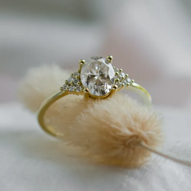 Luxury engagement ring with moissanites JOSEPHINE Image