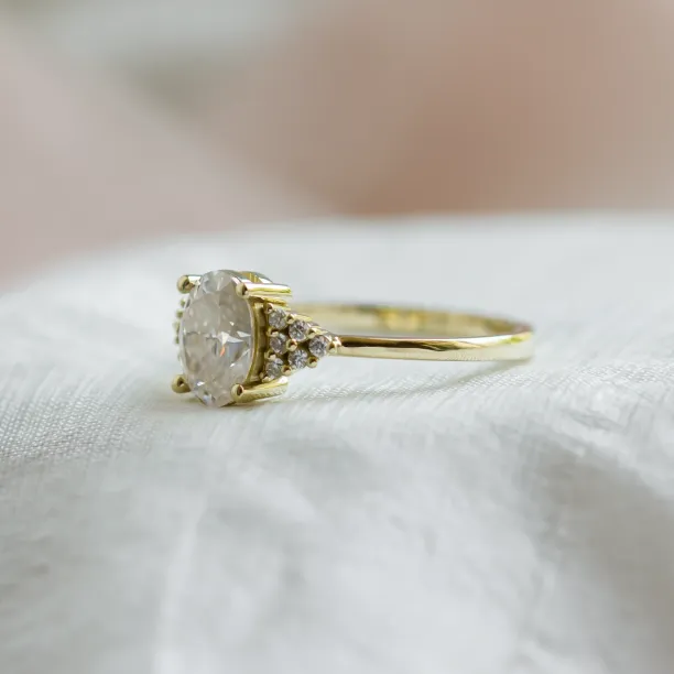 Luxury engagement ring with moissanites JOSEPHINE Image