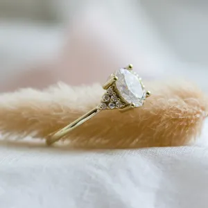 Luxury engagement ring with moissanites JOSEPHINE Thumbnail