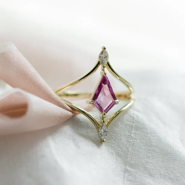 Gold split shank ring with pink sapphire and diamonds CHARAYA Image