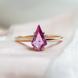 Gold ring with pink sapphire CODY