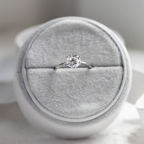 Luxury engagement ring with lab grown diamond OLLAF Image