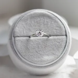 Luxury engagement ring with lab grown diamond OLLAF Thumbnail