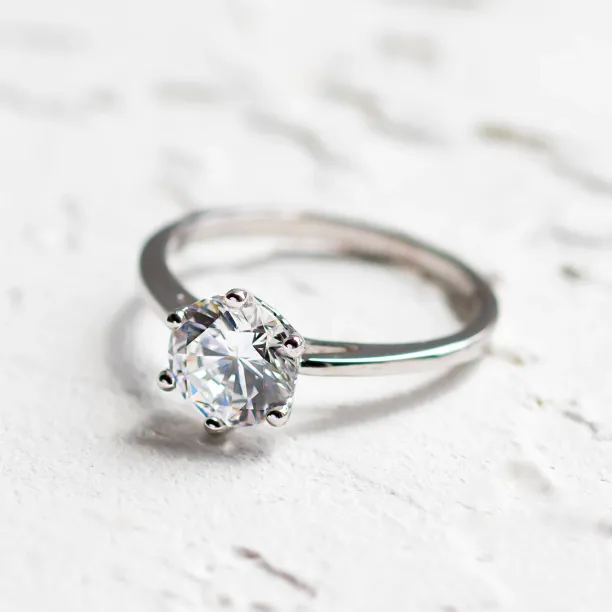 Luxury engagement ring with lab grown diamond OLLAF Image