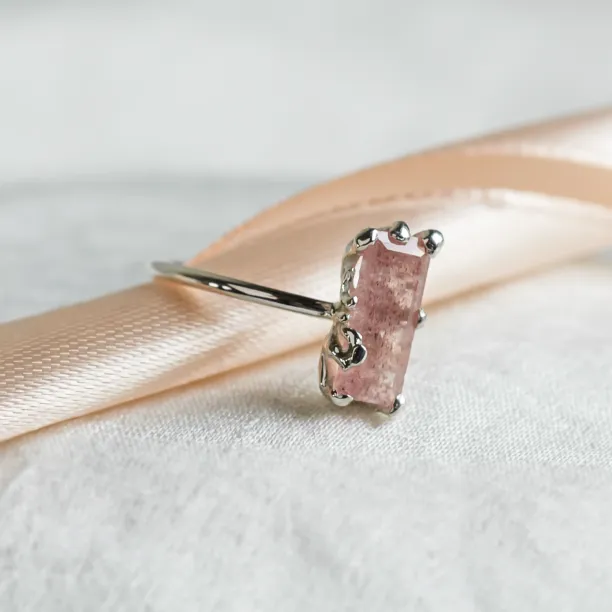 Unusual ring with strawberry quartz ROSA Image