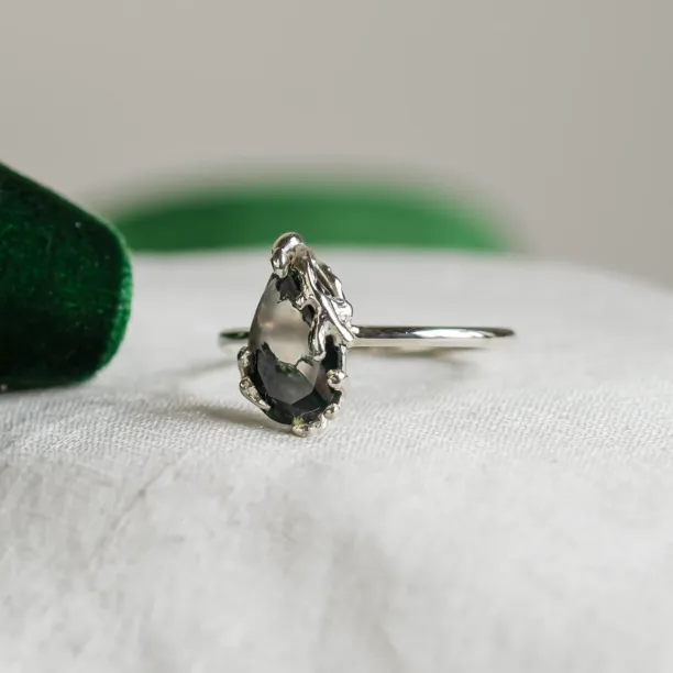 Original engagement ring with moss agate SAGA Image