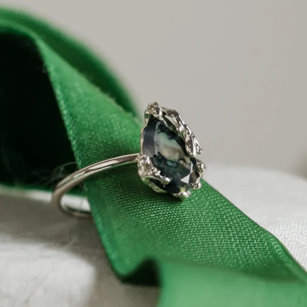 Original engagement ring with moss agate SAGA Image