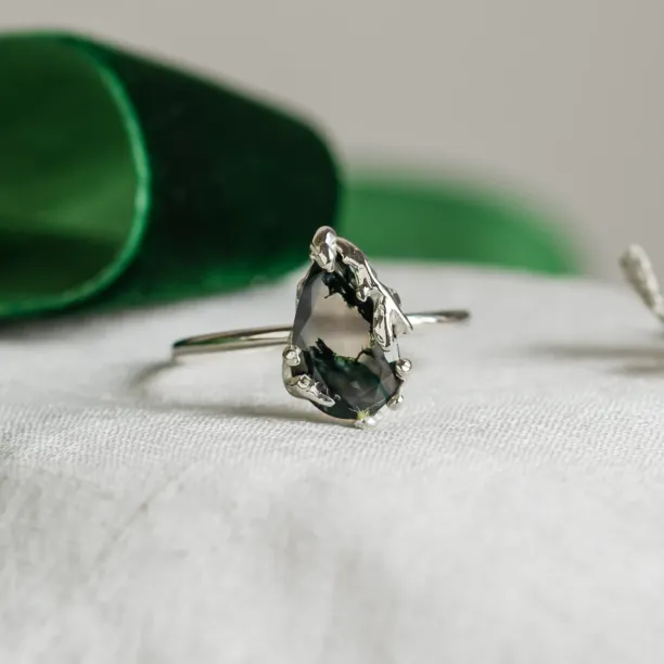 Original engagement ring with moss agate SAGA Image