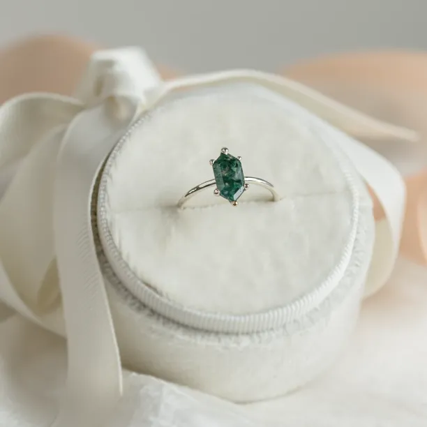 Gold ring with hexagon moss agate BENIE Image