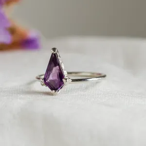 Unusual ring with amethyst BORA Thumbnail