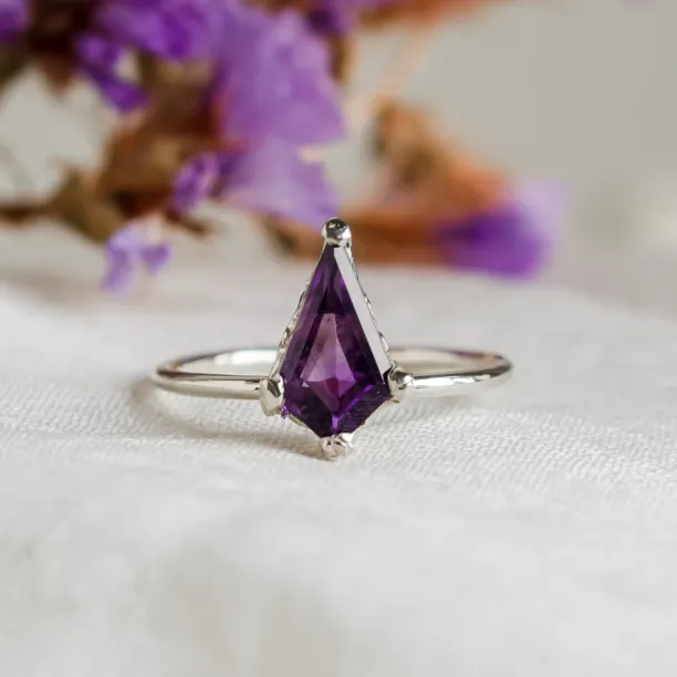 Unusual ring with amethyst BORA Image
