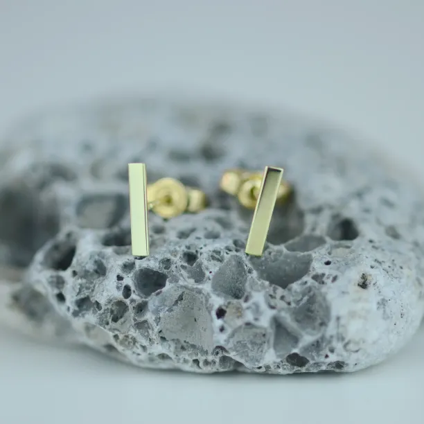 Minimalist earrings in yellow gold MINA Image