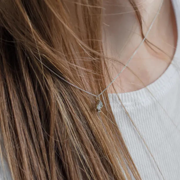 Minimalist cluster neklace with salt and pepper diamonds MANILA Image