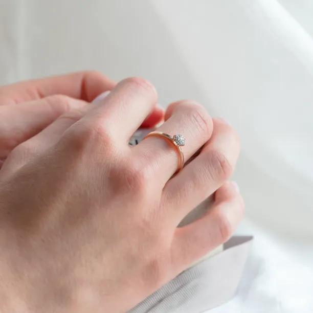 Pavé engagement ring with moissanites LUCY Image