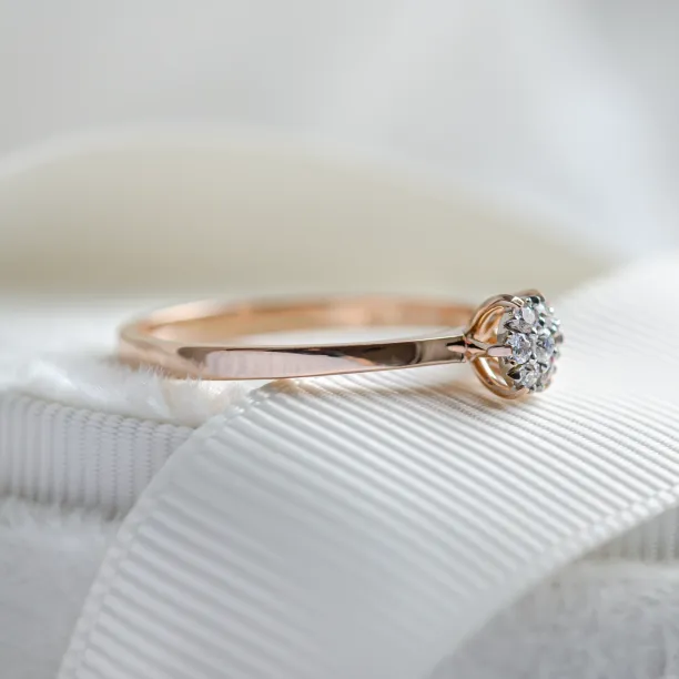 Pavé engagement ring with moissanites LUCY Image