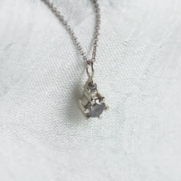 Minimalist necklace with salt and pepper diamonds GREG Image