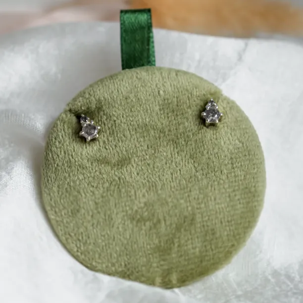 Stud earrings with salt and pepper diamonds GRIGIO Image