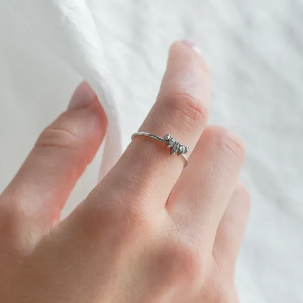 Gold ring with five salt and pepper diamonds ELODIE Image