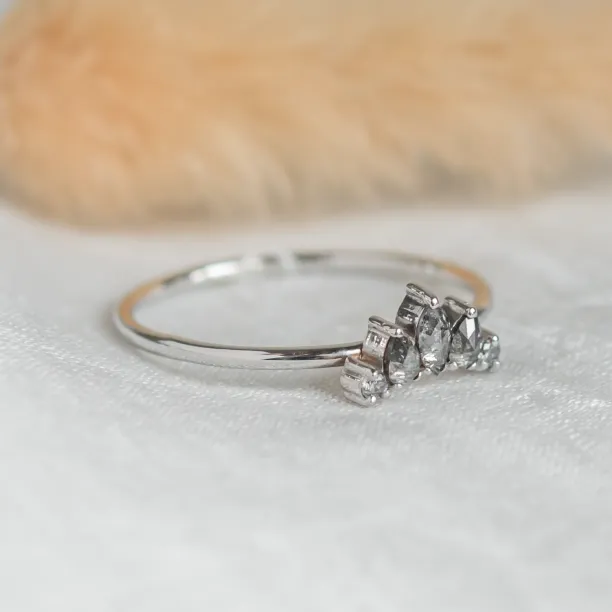 Gold ring with five salt and pepper diamonds ELODIE Image