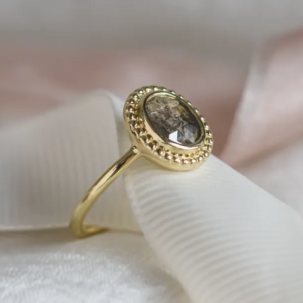 Gold ring in vintage style with salt and pepper diamond OPHELIA Image