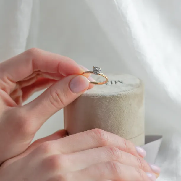 Pavé gold ring with moissanites LOLA Image