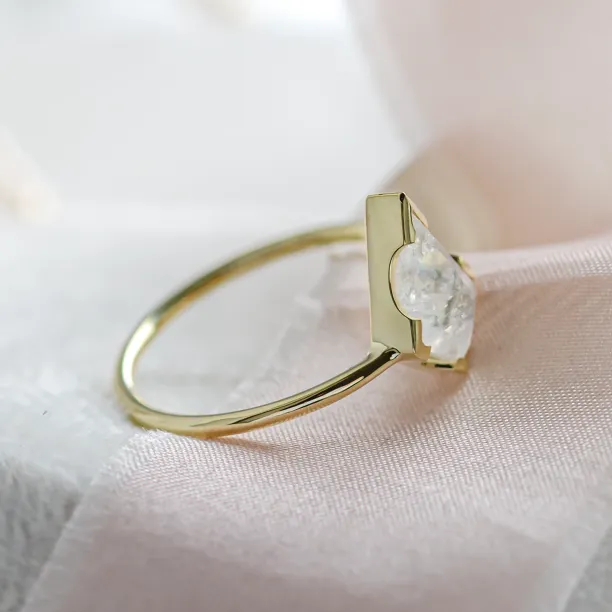 Gold ring with kite moonstone RACQUET Image