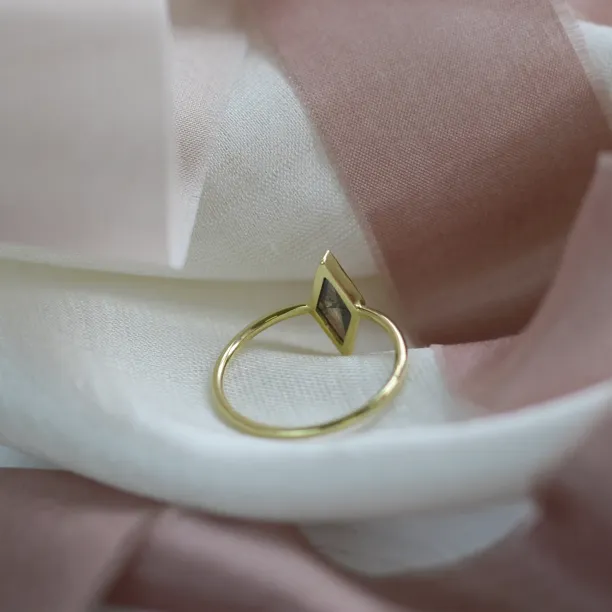 Ring with kite salt and pepper diamond AUSTEN Image