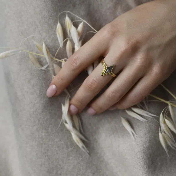 Ring with kite salt and pepper diamond AUSTEN Image