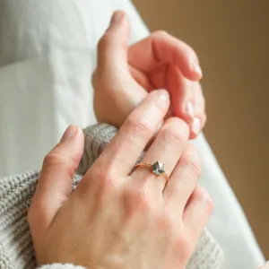Minimalist ring with hexagon salt and pepper diamond SIXTA Thumbnail