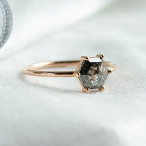 Minimalist ring with hexagon salt and pepper diamond SIXTA Thumbnail