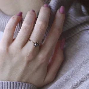 Minimalist ring with hexagon salt and pepper diamond SIXTA Thumbnail