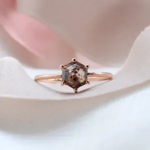 Minimalist ring with hexagon salt and pepper diamond SIXTA Thumbnail