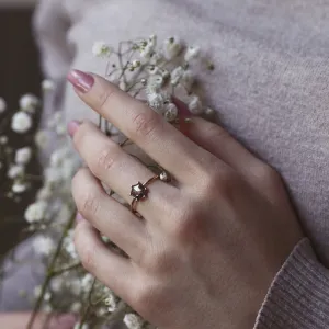 Minimalist ring with hexagon salt and pepper diamond SIXTA Thumbnail