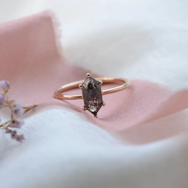 Gold ring with hexagon salt and pepper diamond SIA Image