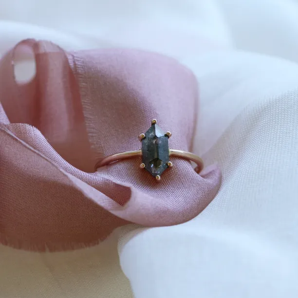 Gold ring with hexagon salt and pepper diamond SIA Image