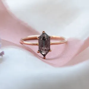 Gold ring with hexagon salt and pepper diamond SIA Thumbnail