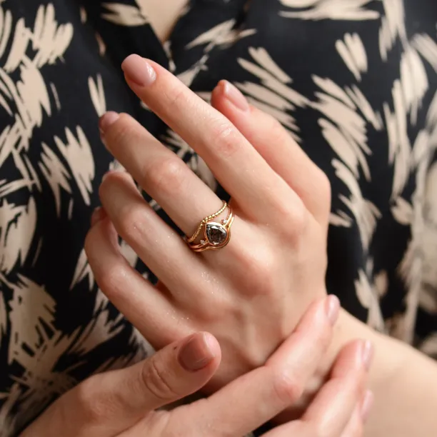 Gold engagement set with pear salt and pepper diamond MEGGIE Image