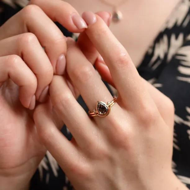 Gold engagement set with pear salt and pepper diamond MEGGIE Image