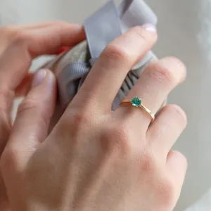 Gold engagement ring with emerald JADE Thumbnail