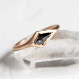 Gold matte ring with kite salt and pepper diamond APEX Thumbnail