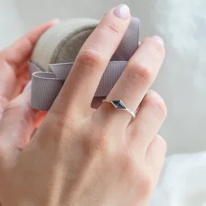 Gold ring with horizontal kite salt and pepper diamond SHAFT Thumbnail