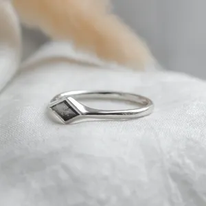 Gold ring with horizontal kite salt and pepper diamond SHAFT Thumbnail
