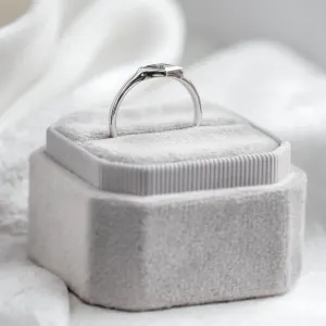 Gold ring with horizontal kite salt and pepper diamond SHAFT Thumbnail