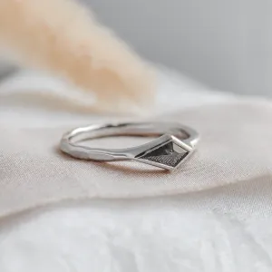 Ring with hammered surface and salt and pepper diamond DART Thumbnail