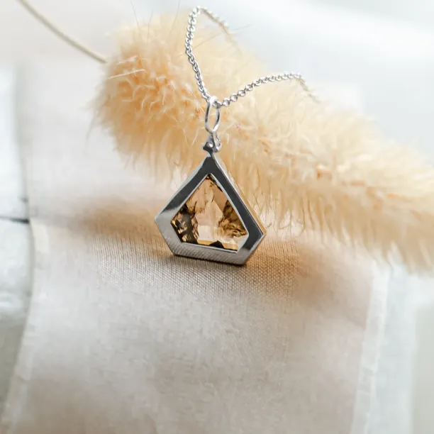 Geometric necklace with shield superman salt and pepper diamond JOE Image