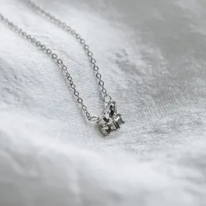 Cluster neklace in gold with salt and pepper diamonds VERO Thumbnail