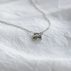 Cluster neklace in gold with salt and pepper diamonds VERO Thumbnail