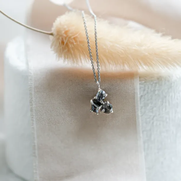 Cluster neklace with tree salt and pepper diamonds ASTRO Image