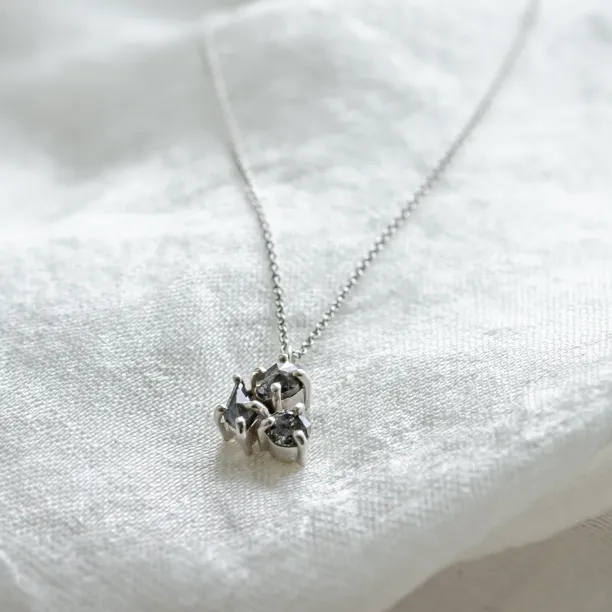 Cluster neklace with tree salt and pepper diamonds ASTRO Image